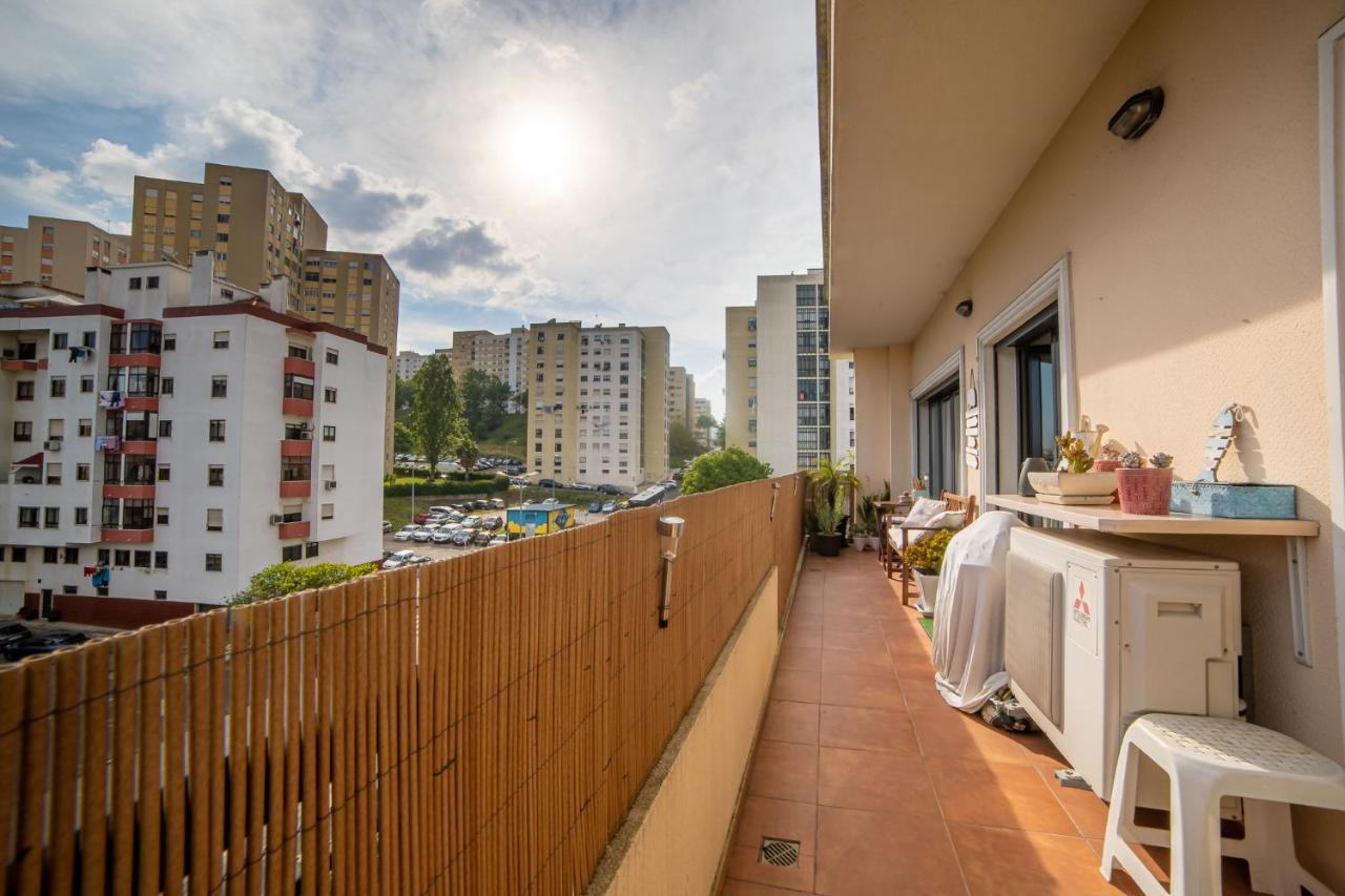 Lovely Apartment Near Airport And Nations Park, With Garage Loures Bagian luar foto