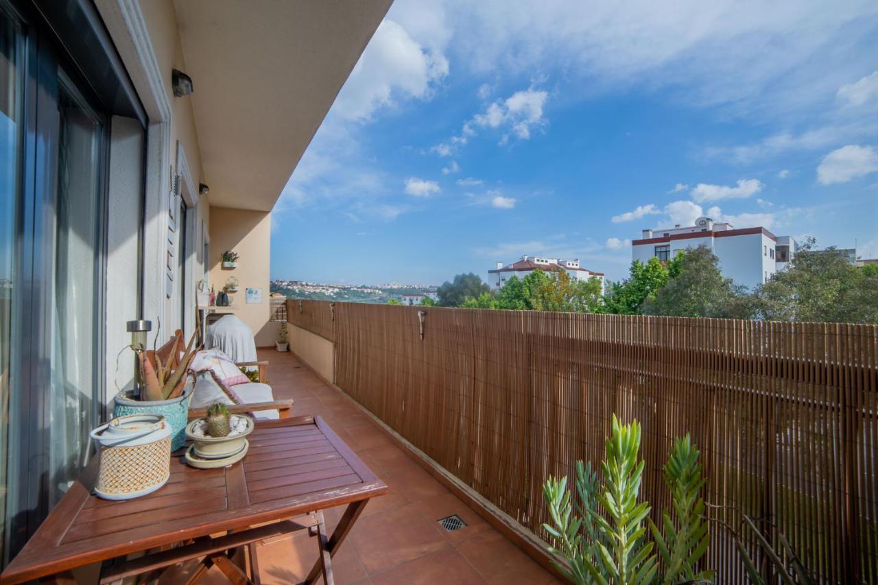 Lovely Apartment Near Airport And Nations Park, With Garage Loures Bagian luar foto