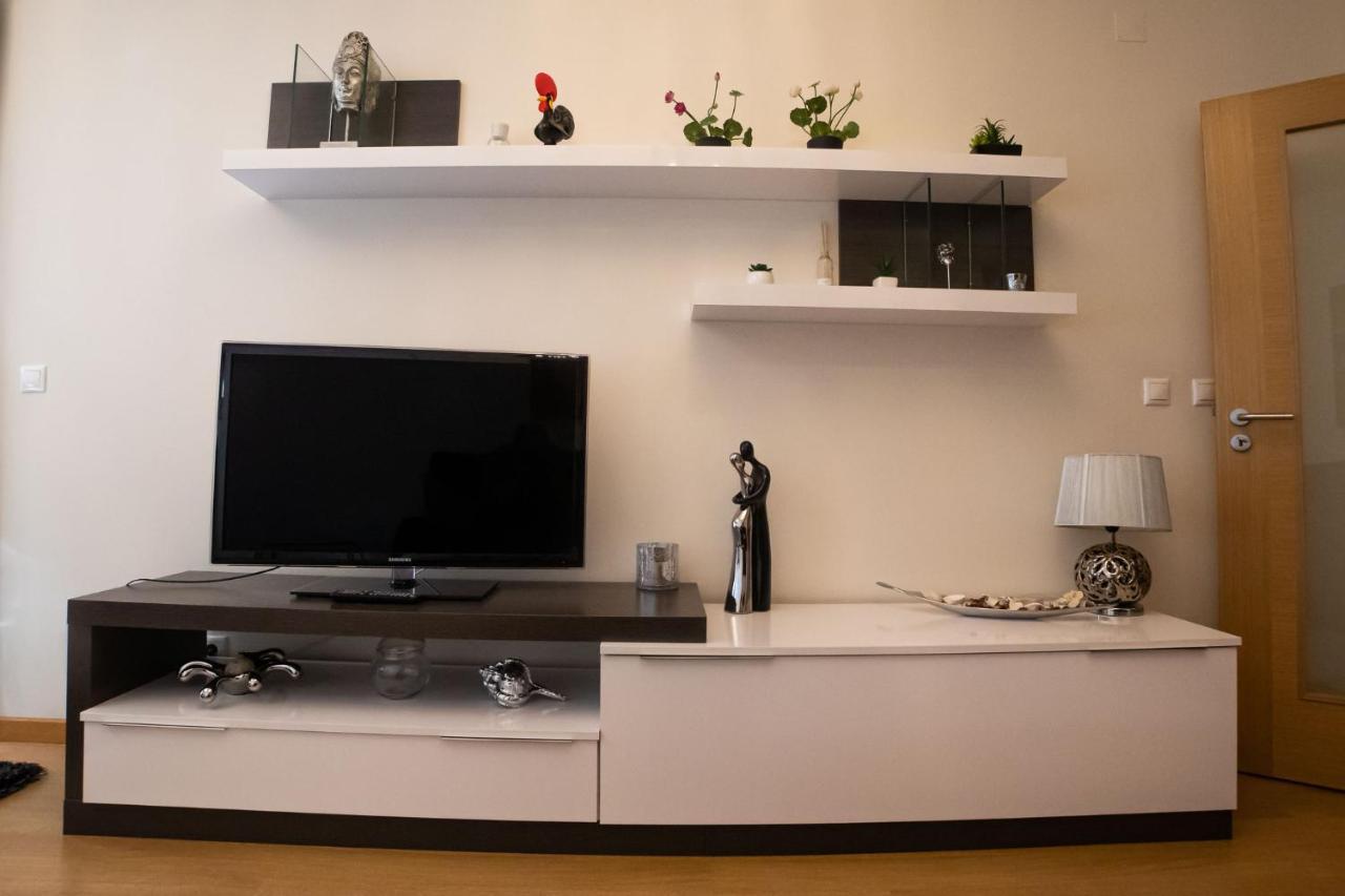 Lovely Apartment Near Airport And Nations Park, With Garage Loures Bagian luar foto