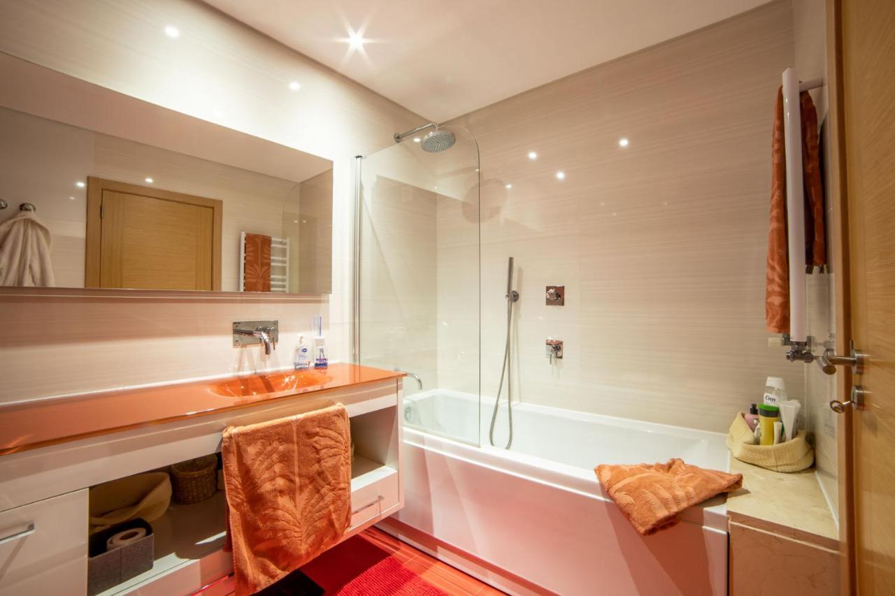 Lovely Apartment Near Airport And Nations Park, With Garage Loures Bagian luar foto