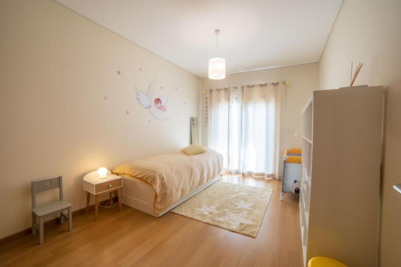 Lovely Apartment Near Airport And Nations Park, With Garage Loures Bagian luar foto