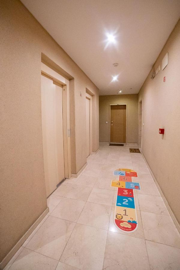Lovely Apartment Near Airport And Nations Park, With Garage Loures Bagian luar foto