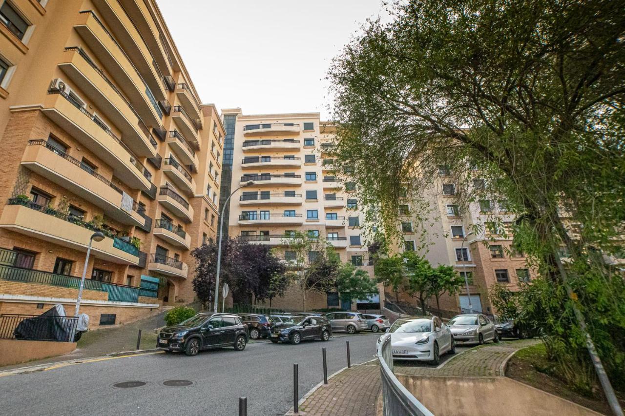 Lovely Apartment Near Airport And Nations Park, With Garage Loures Bagian luar foto