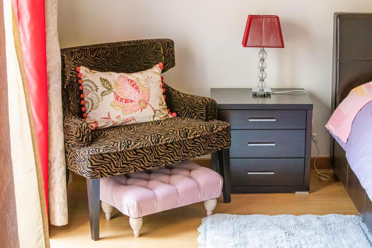 Lovely Apartment Near Airport And Nations Park, With Garage Loures Bagian luar foto