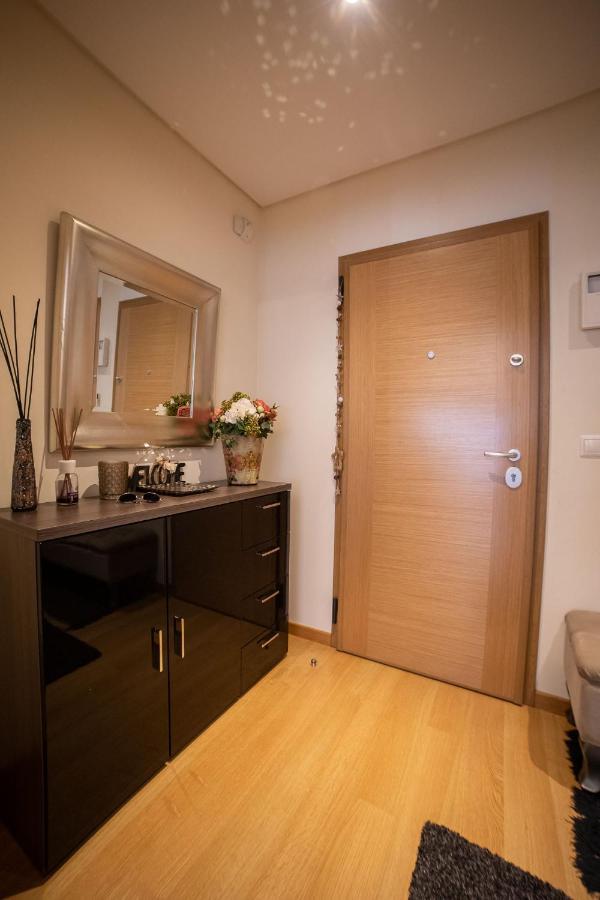 Lovely Apartment Near Airport And Nations Park, With Garage Loures Bagian luar foto