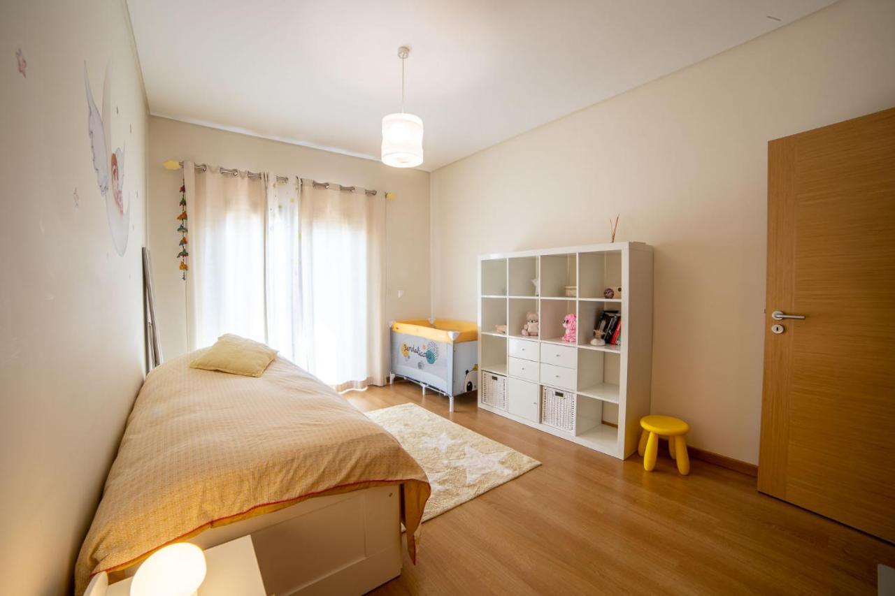 Lovely Apartment Near Airport And Nations Park, With Garage Loures Bagian luar foto